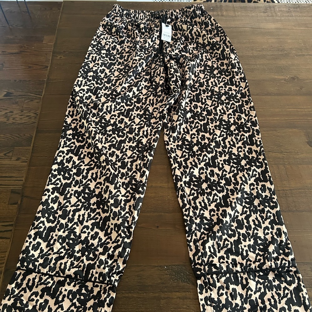 Valege Leopard Pyjama Set - Picture 6 of 9